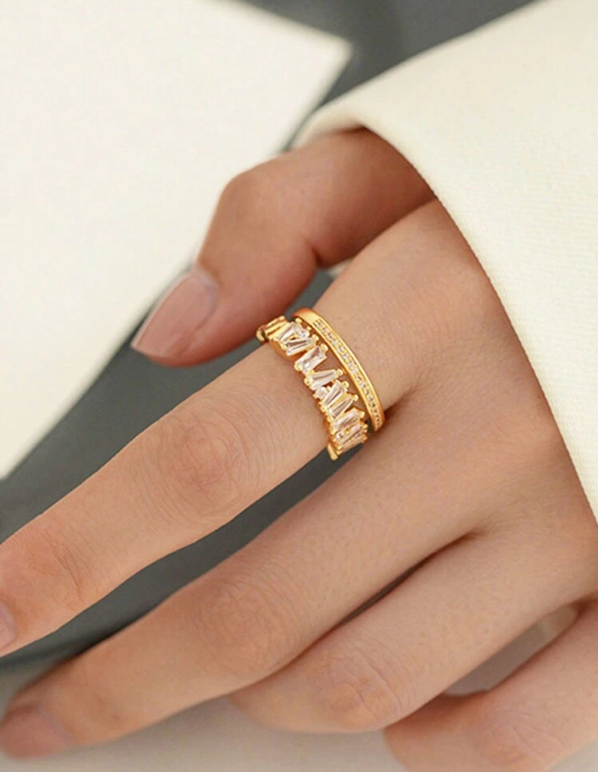 Ecos de Cristal Anillo Asimétrico de Doble Capa AC F25MX01