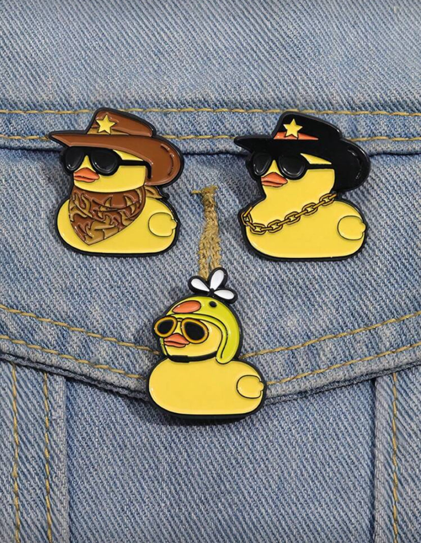 Broche Patito de Oro. S25VF04