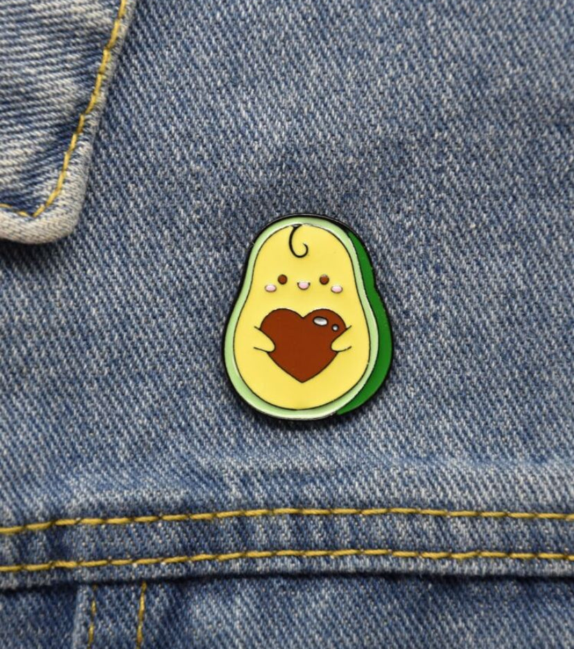 Broche con diseño de aguacate S25VJ03