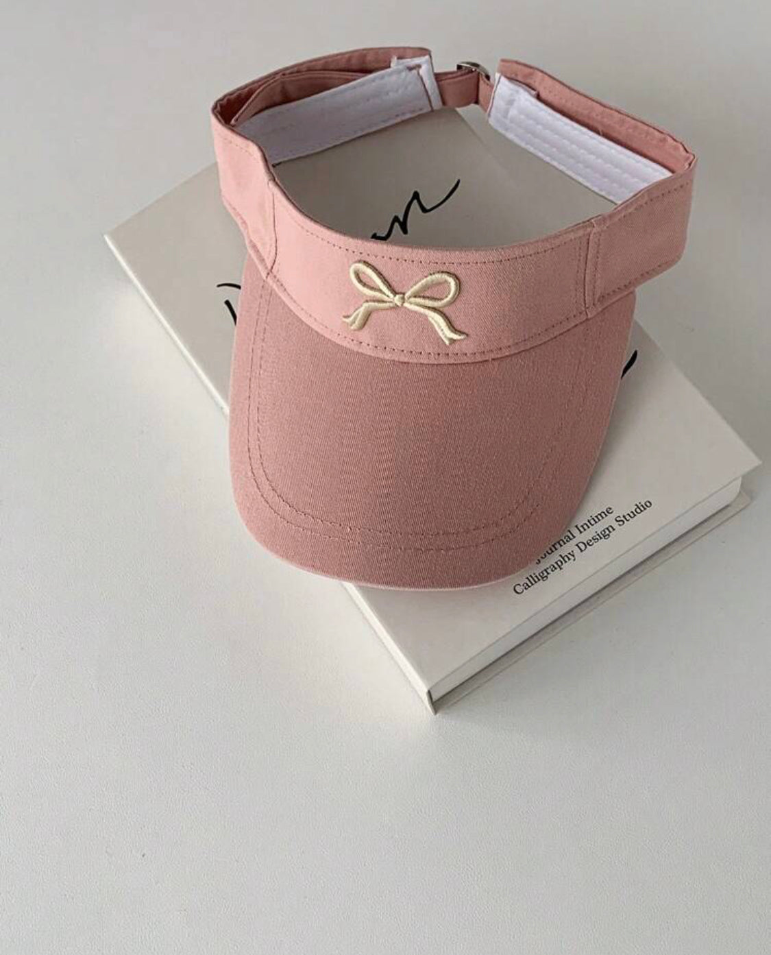Visera de verano con bordado de lazo (Rosa) F25NK04