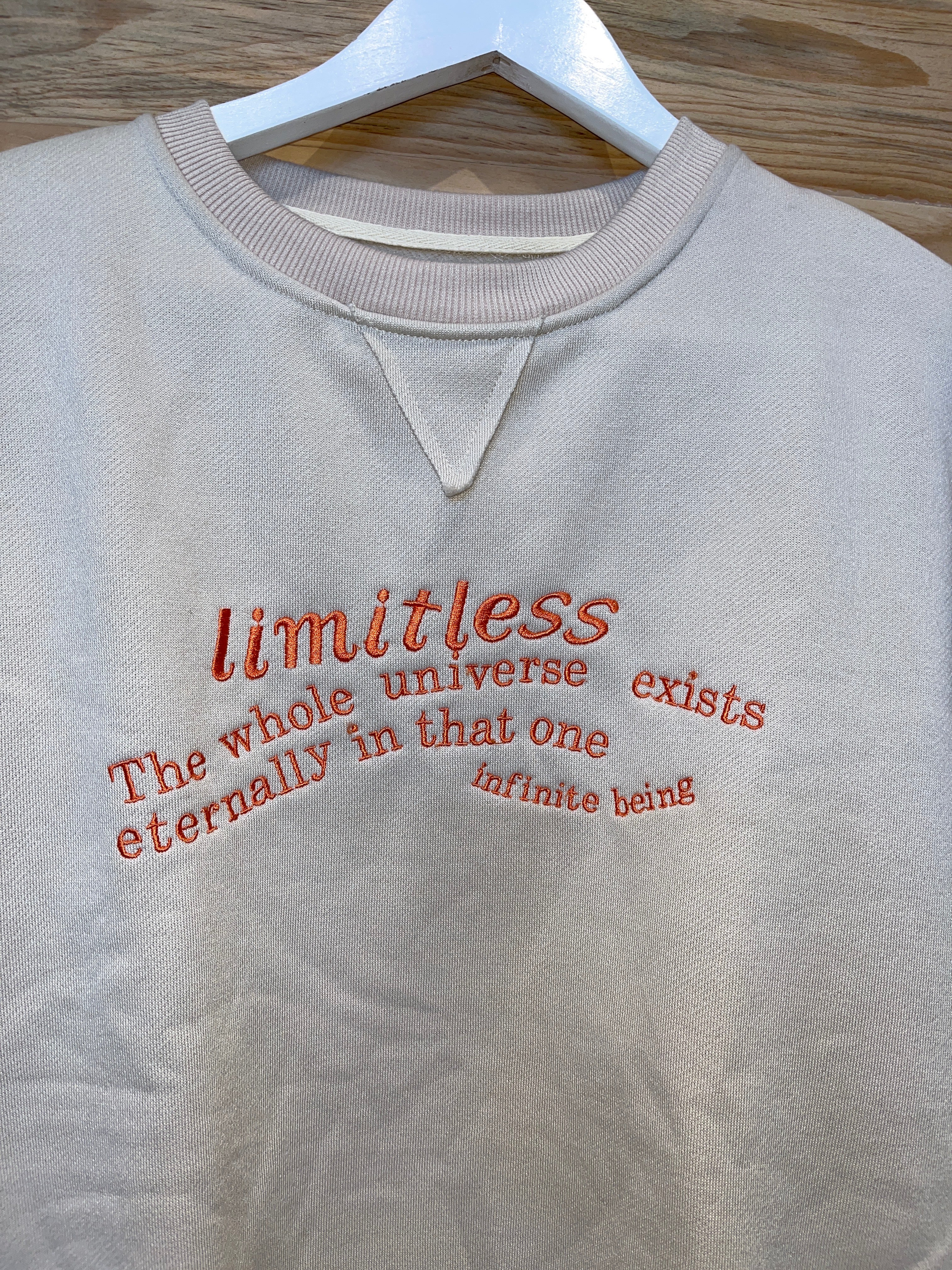 Sombra Urbana Sudadera limitless. J25SP06