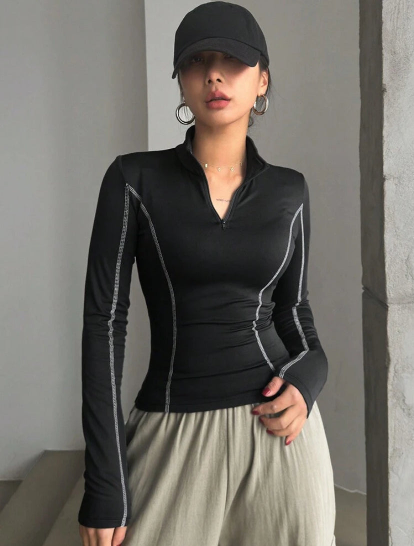 CAMISETA AJUSTADA CON CUELLO ALTO A26AA06