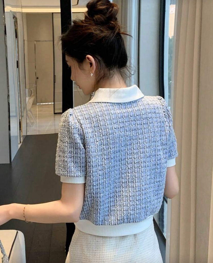 Camiseta de cuello en contraste E26XP06 🔴
