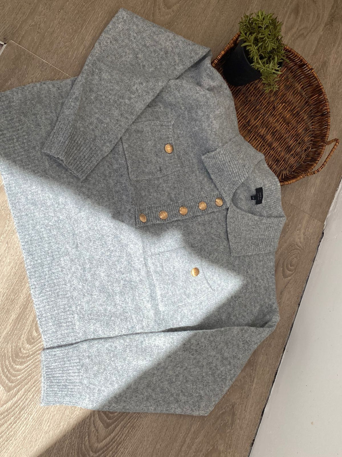 Gray Cárdigan con Botones. S25US09