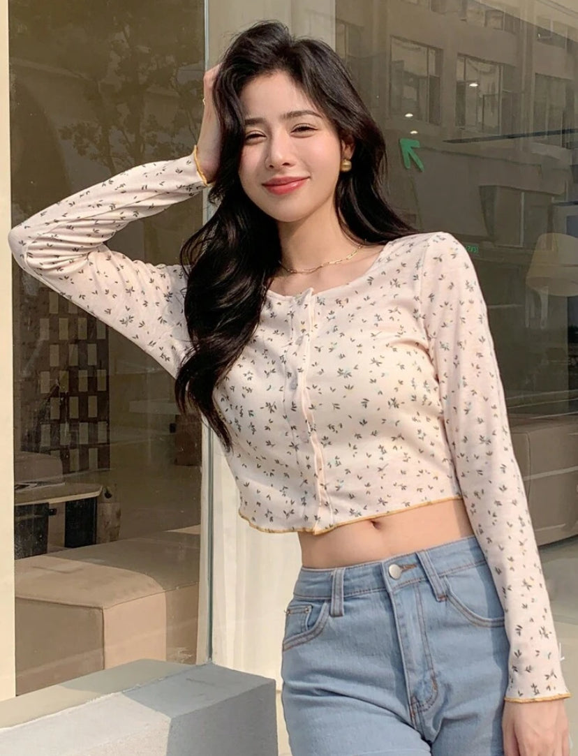 Camiseta corta de flores con botones delanteros A25PZ06