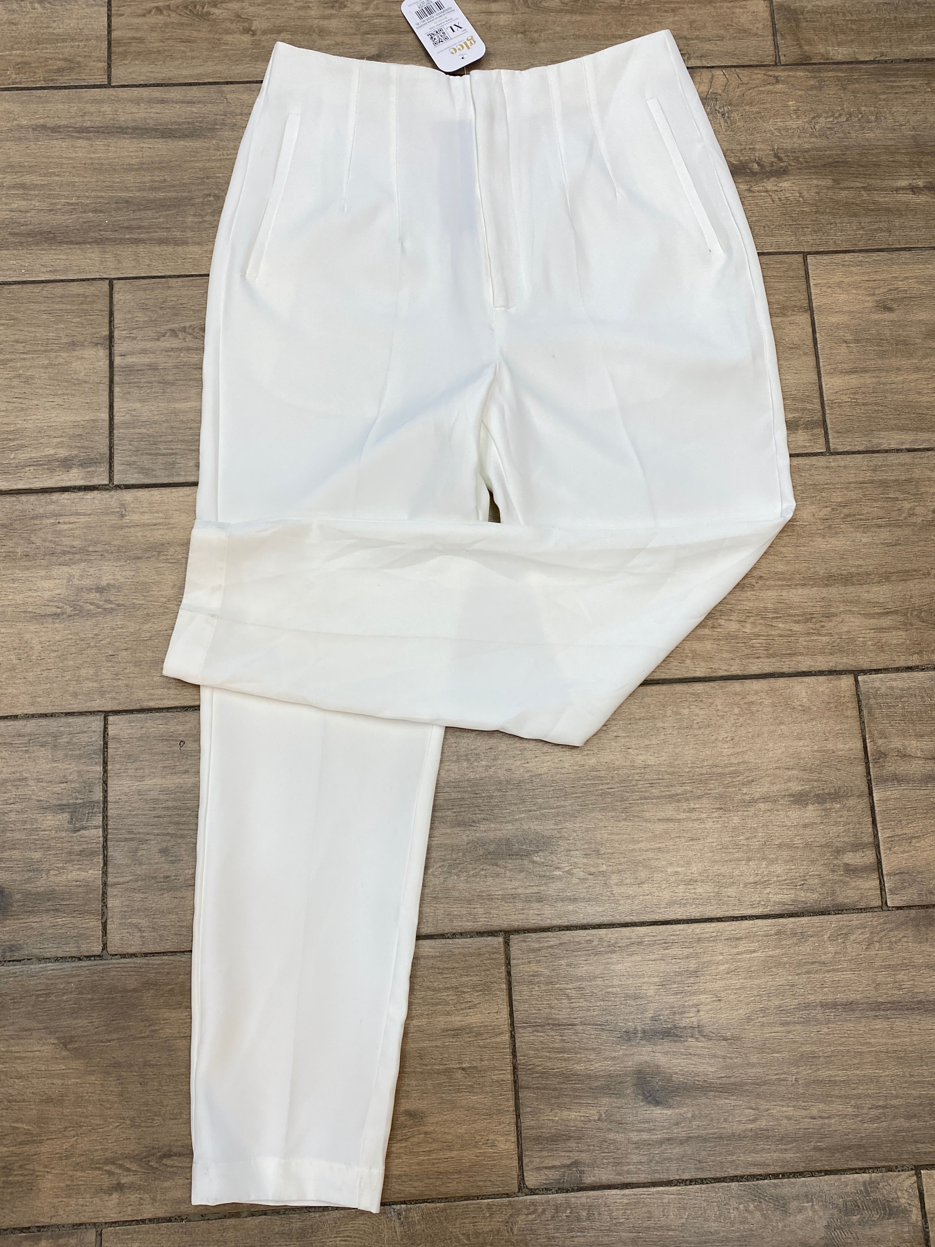 Pantalón de tela con pinzas A25QÑ010