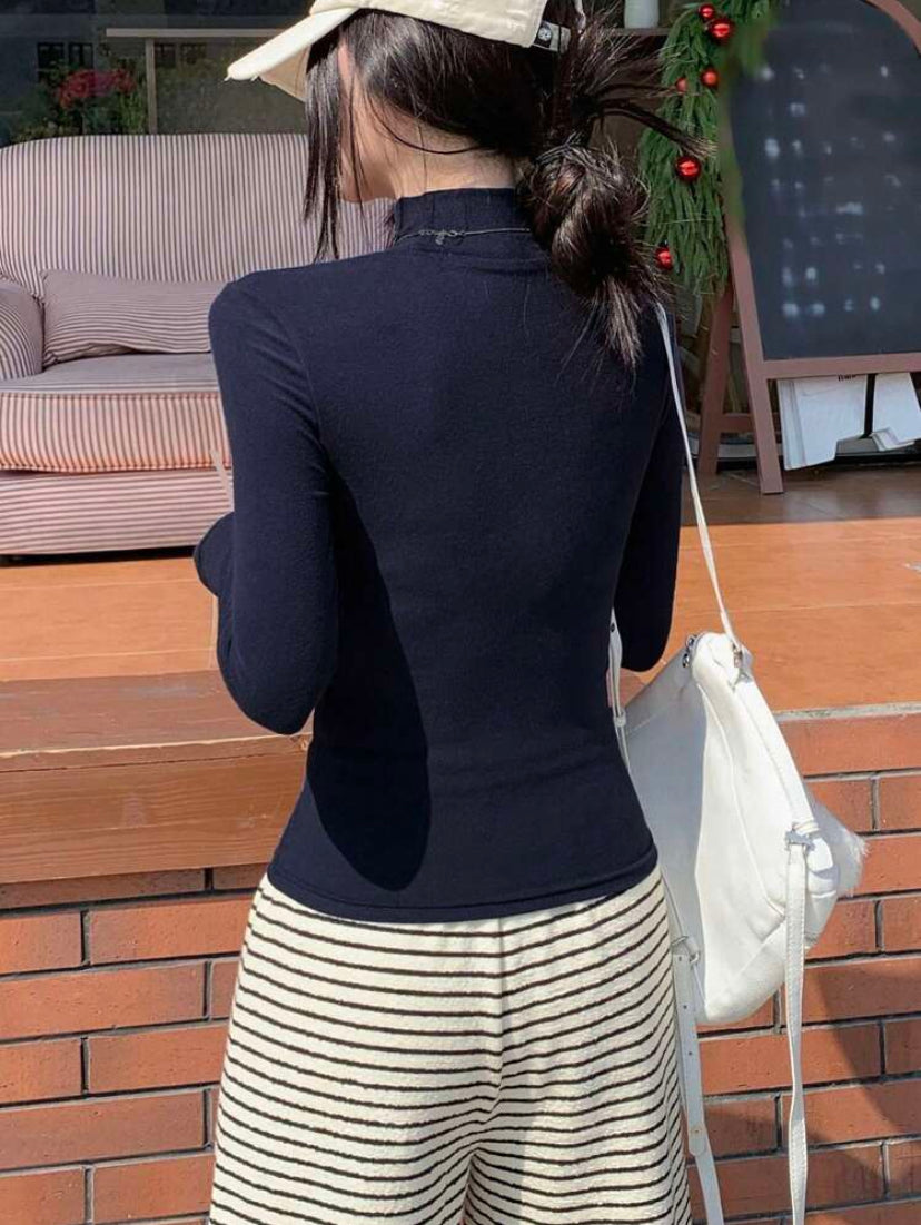 Blusa cuello alto azul profundo M25ÑK06