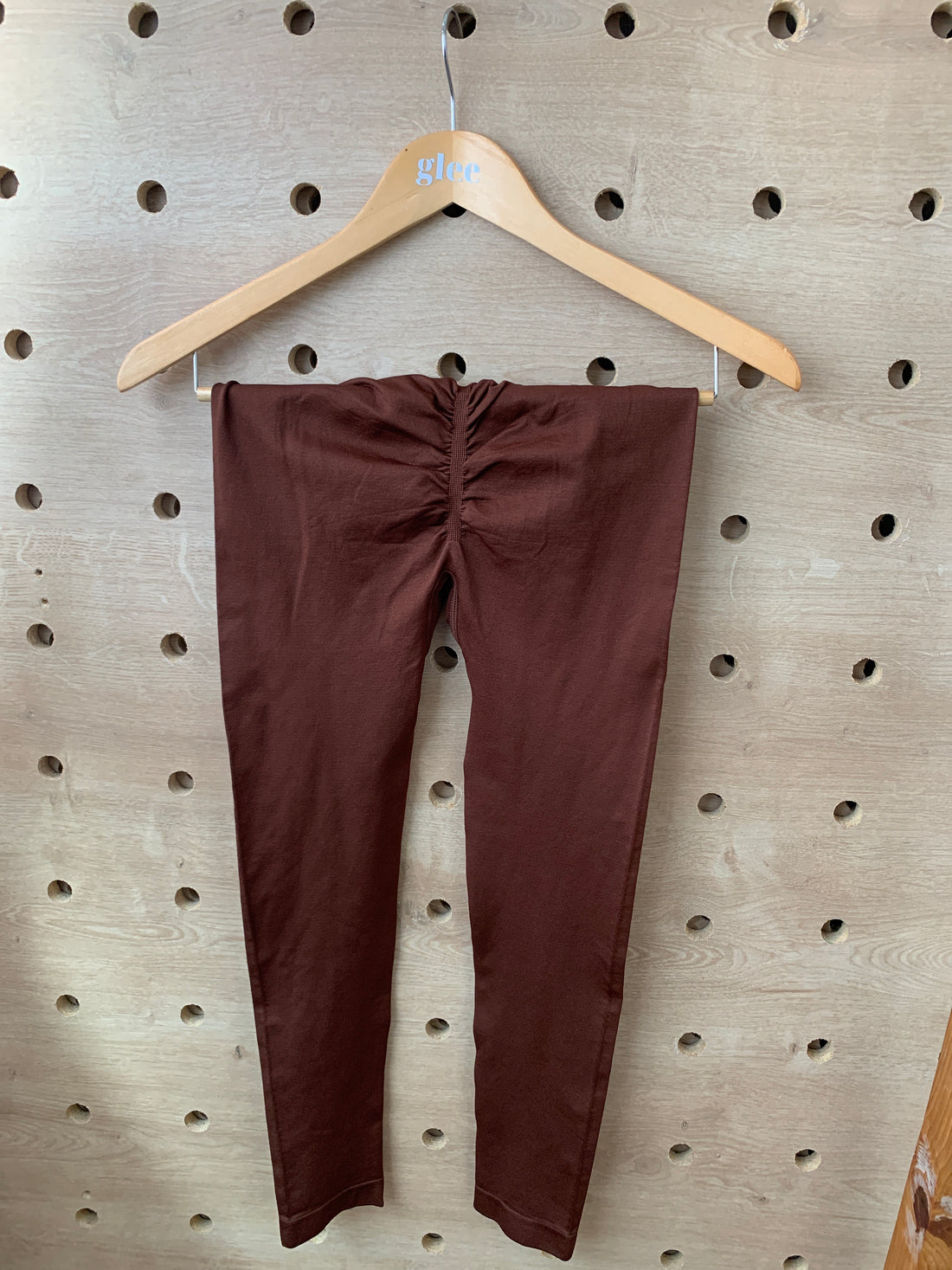 Conjunto deportivo marrón AG25UC03