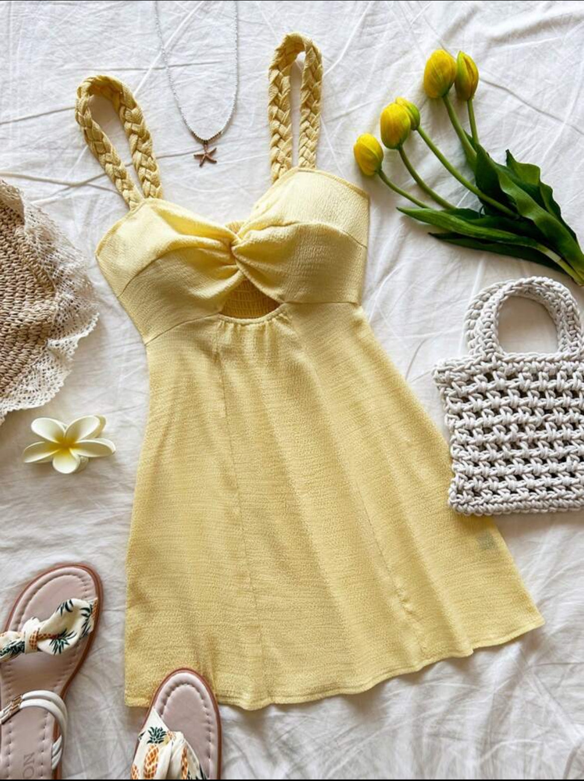 Vestido con mini cuello en V trenzado escotado A25PW010