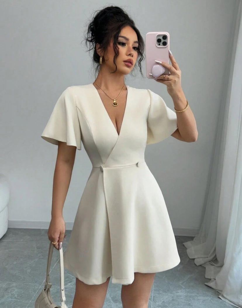 Vestido de manga corta cuello cruzado con volantes A25PL05