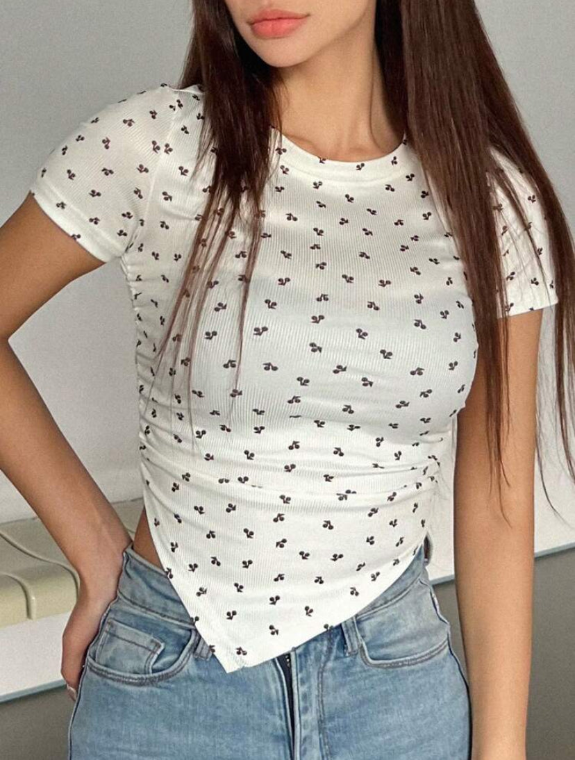 Camisa con estampado de cereza en todo el diseño A25PS03