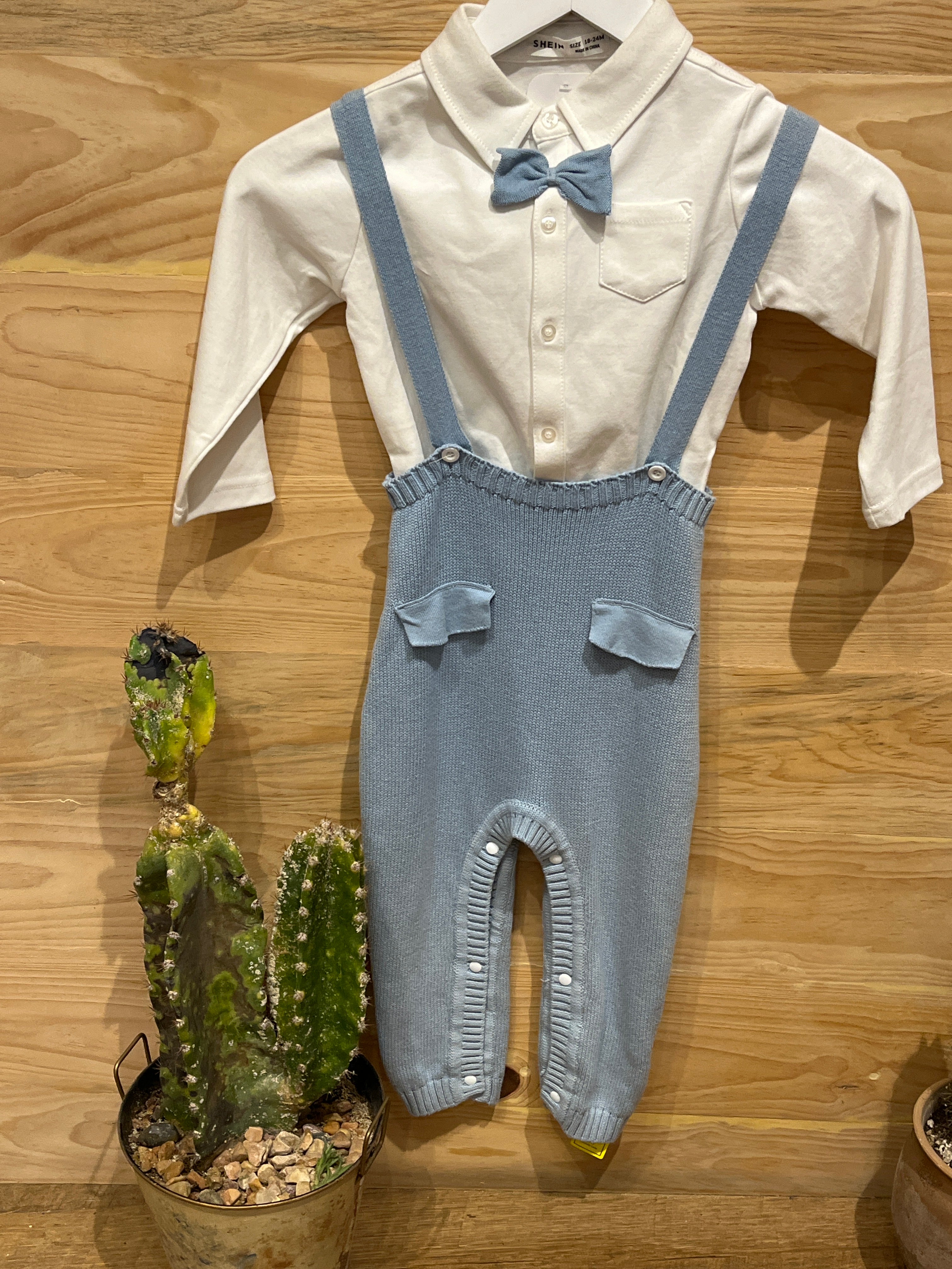 Conjunto de camiseta. Overol tejido AJ01