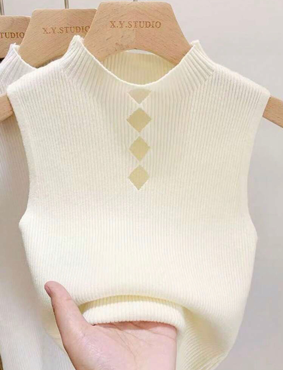 Camisilla de punto con cuello postizo desmontable A25QH06