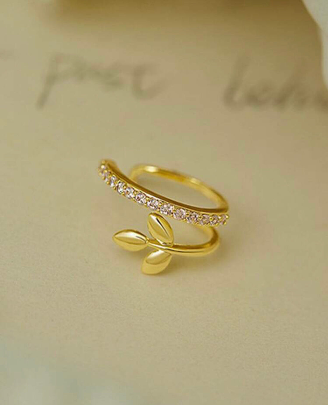 Clip de doble capa con estilo lujoso ace A25QG010