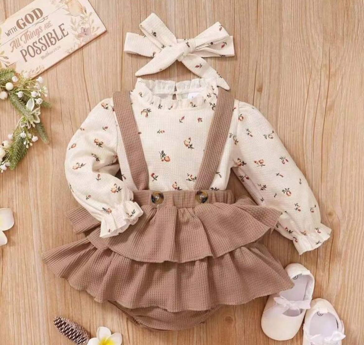 Top estampado, floral de manga con volantes y Short de tirantes AE06