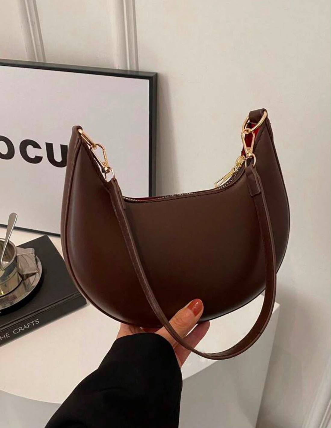 BOLSO DE HOMBRO EN FORMA DE MEDIA LUNA JL26AG05