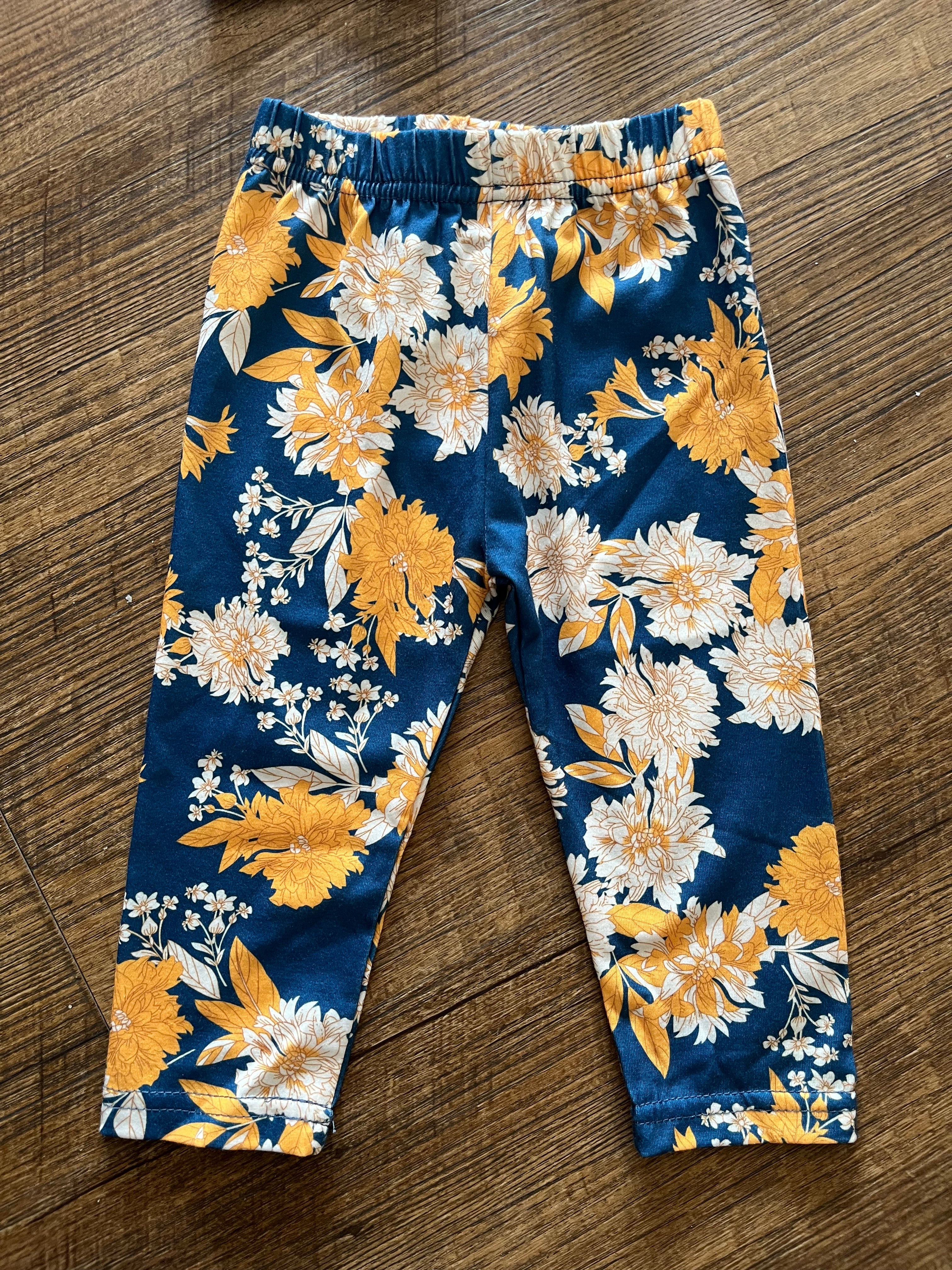 Conjunto de top y pantalones con estampado floral AR03