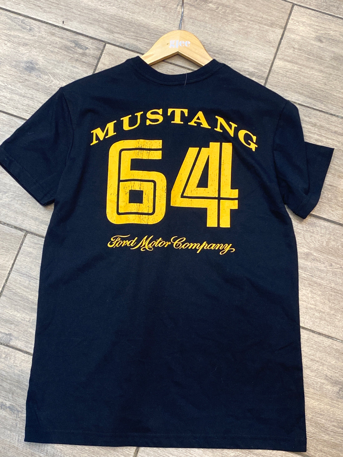 Camiseta con estampado de letras Mustang J25RG08