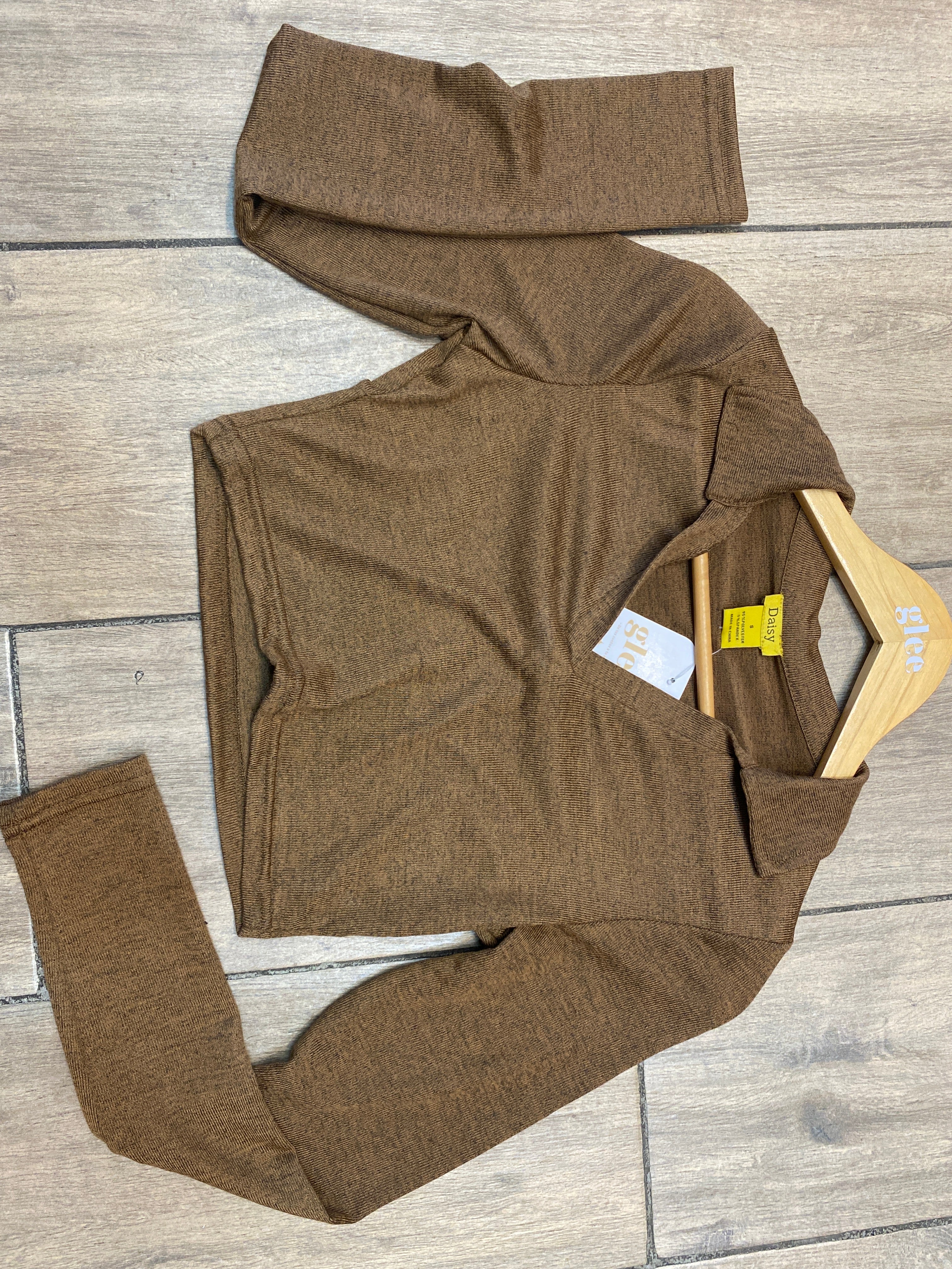 Jersey de cuello alto marrón J25RE04