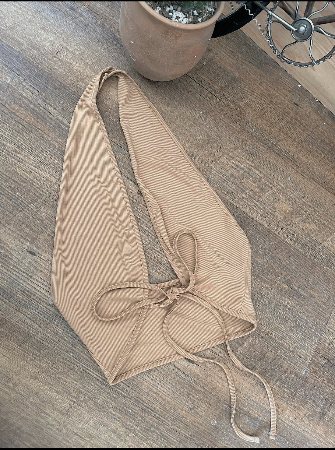 Top con escote J25SH02