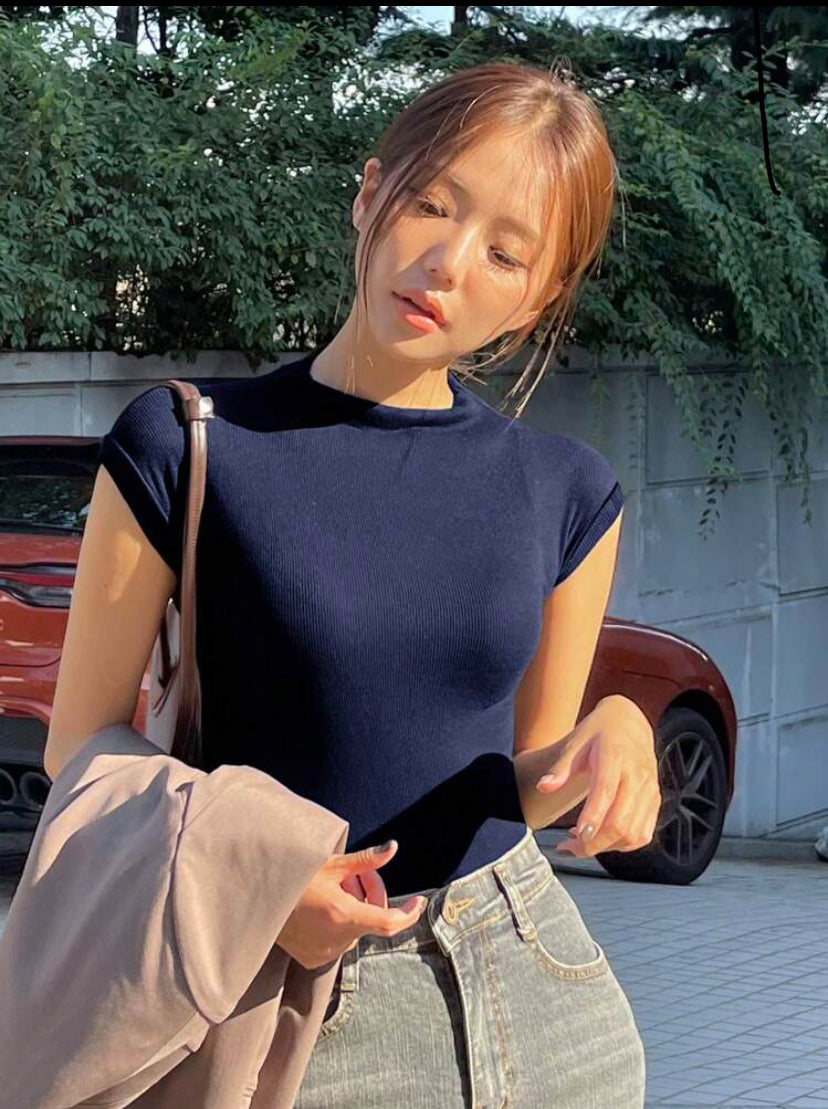 Camiseta de cuello alto y ajustada A25PH06