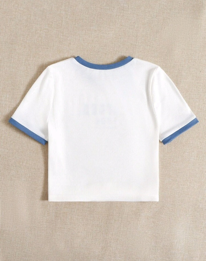 Camiseta Crop con Estampado de letra A25DS02