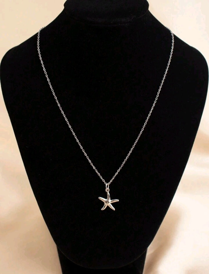 Collar de con Colgante de Estrella de Mar A25QK02