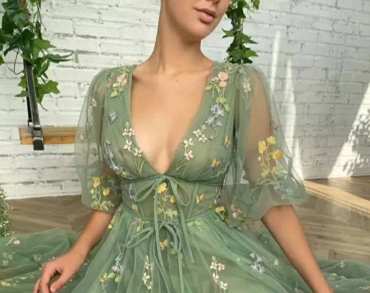 Vestido con Bordado Floral de Mangas Abullonadas HP03
