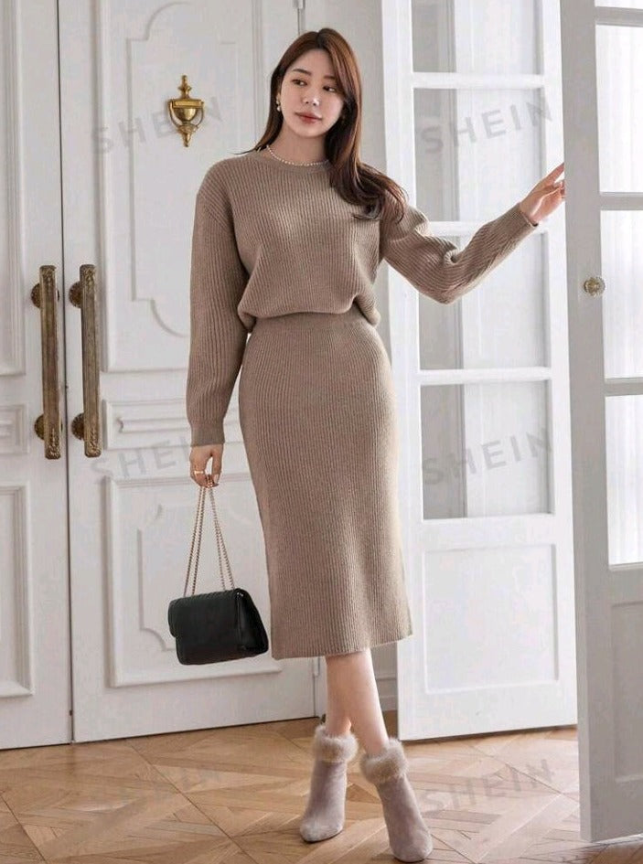 Conjunto Suéter cuello redondo y falda (314)