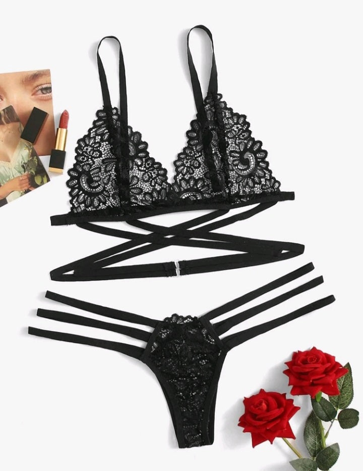 Conjunto de Ropa Interior de Encaje y Tirantes Cruzados (230)