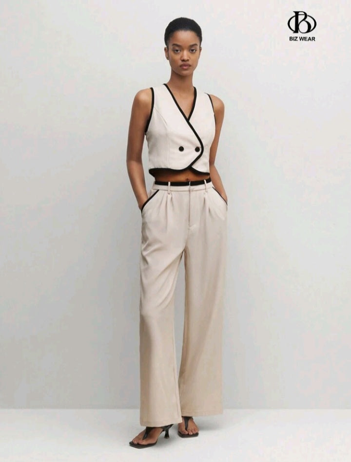Feminidad en Flor Traje de Pantalón y Top con Doble Botonadura F25NR07