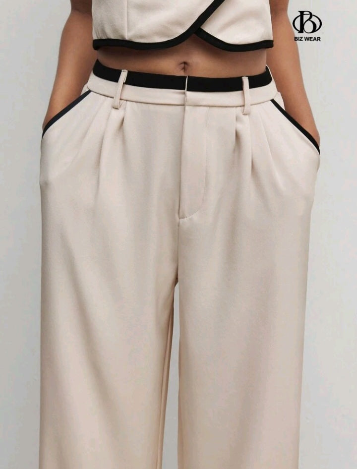 Feminidad en Flor Traje de Pantalón y Top con Doble Botonadura F25NR07