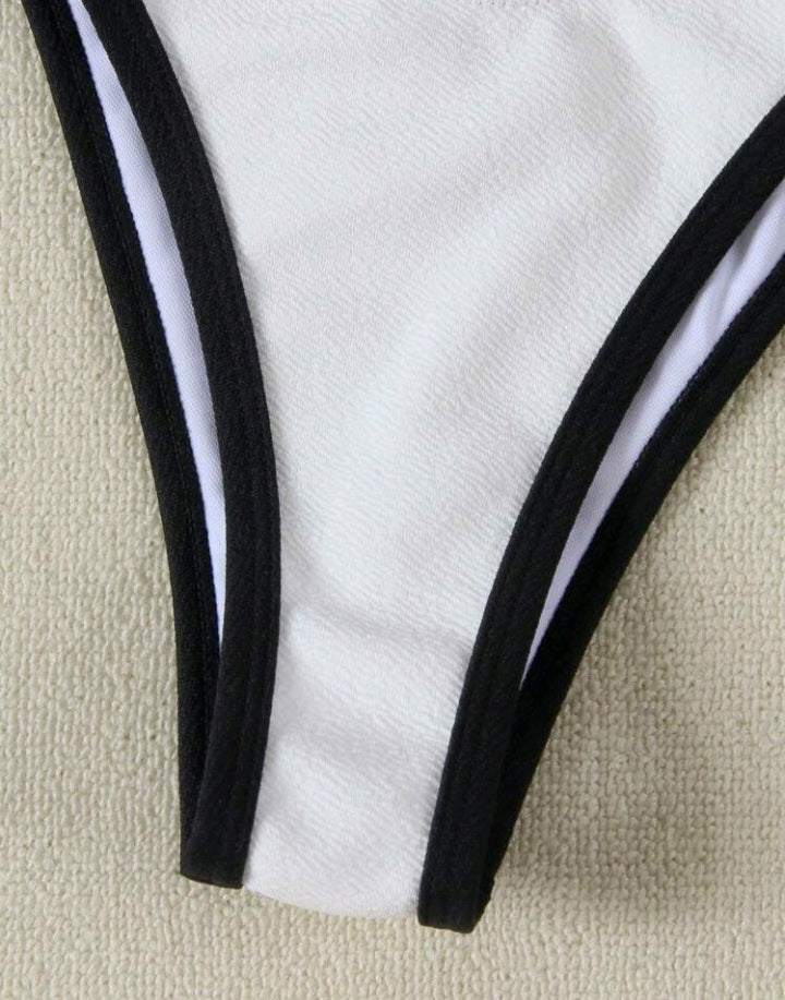 Diosas del Mar Bikini en Contraste de Colores F25NY01