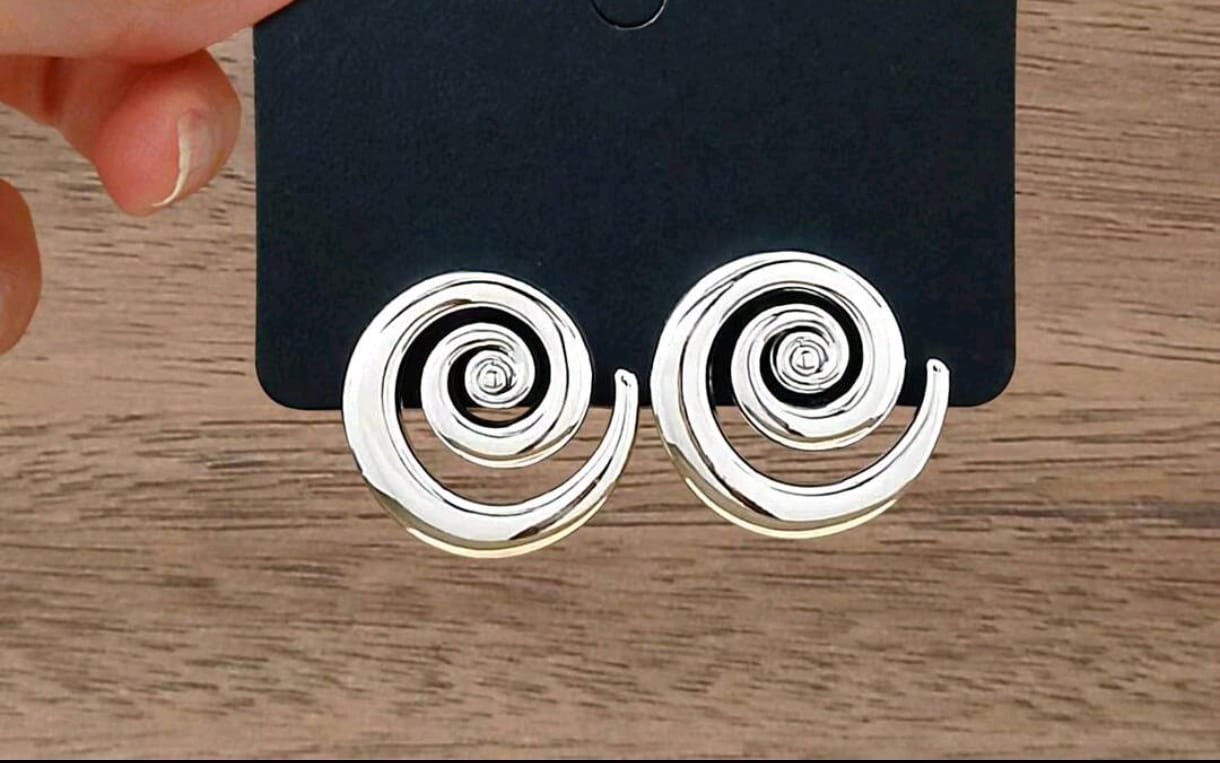 Aura de estilo pendientes con diseño de remolino AC F25ÑC09