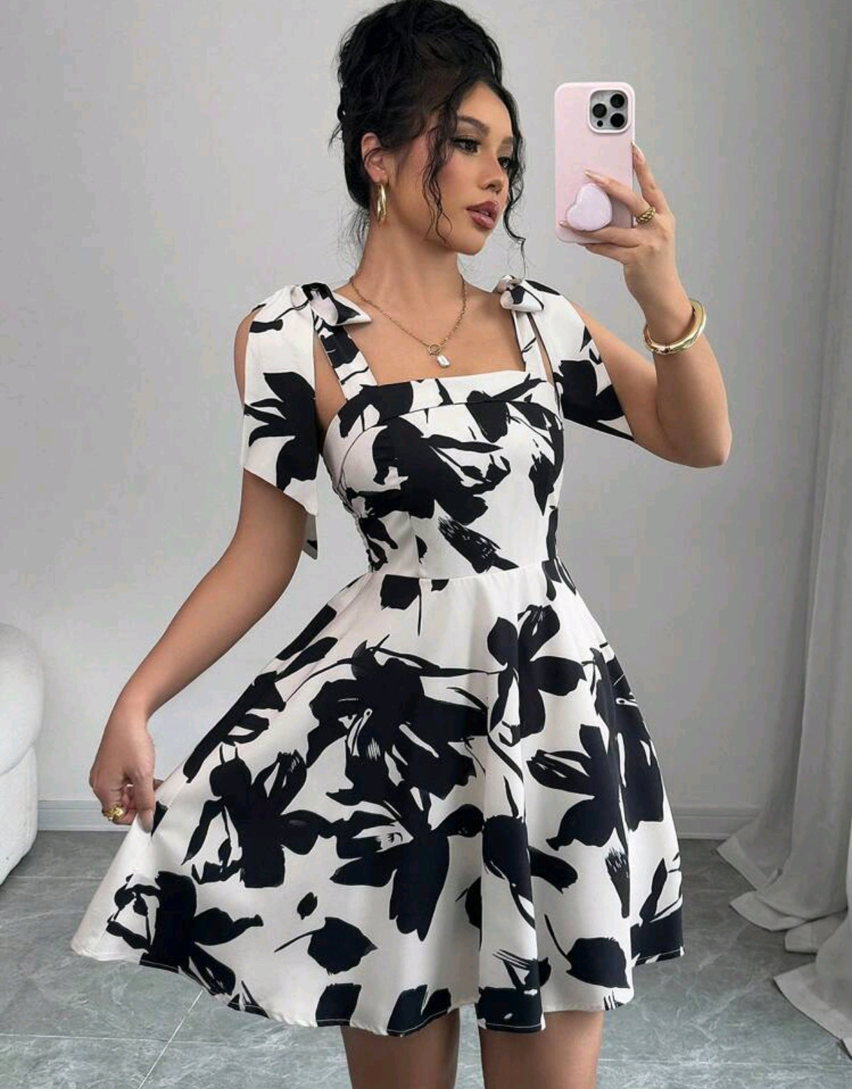 Vestido corto elegante con estampado de flores A25PA09