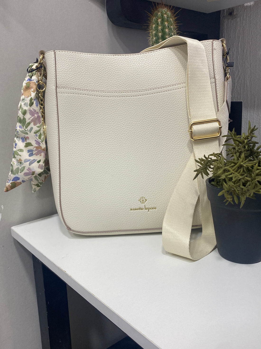 Chic Amour Bolso Nanette Lepore. AG25UB06