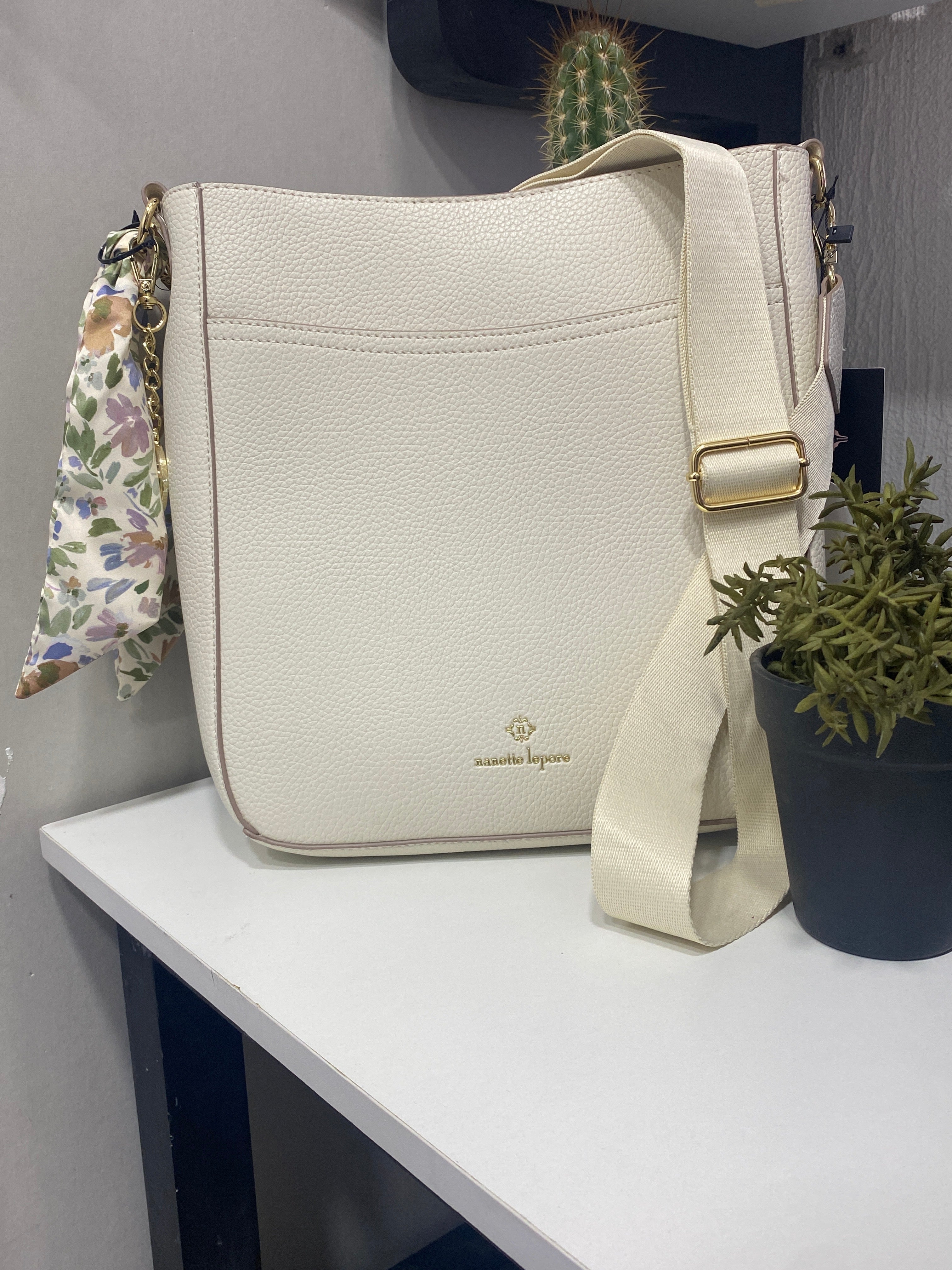 Chic Amour Bolso Nanette Lepore. AG25UB06