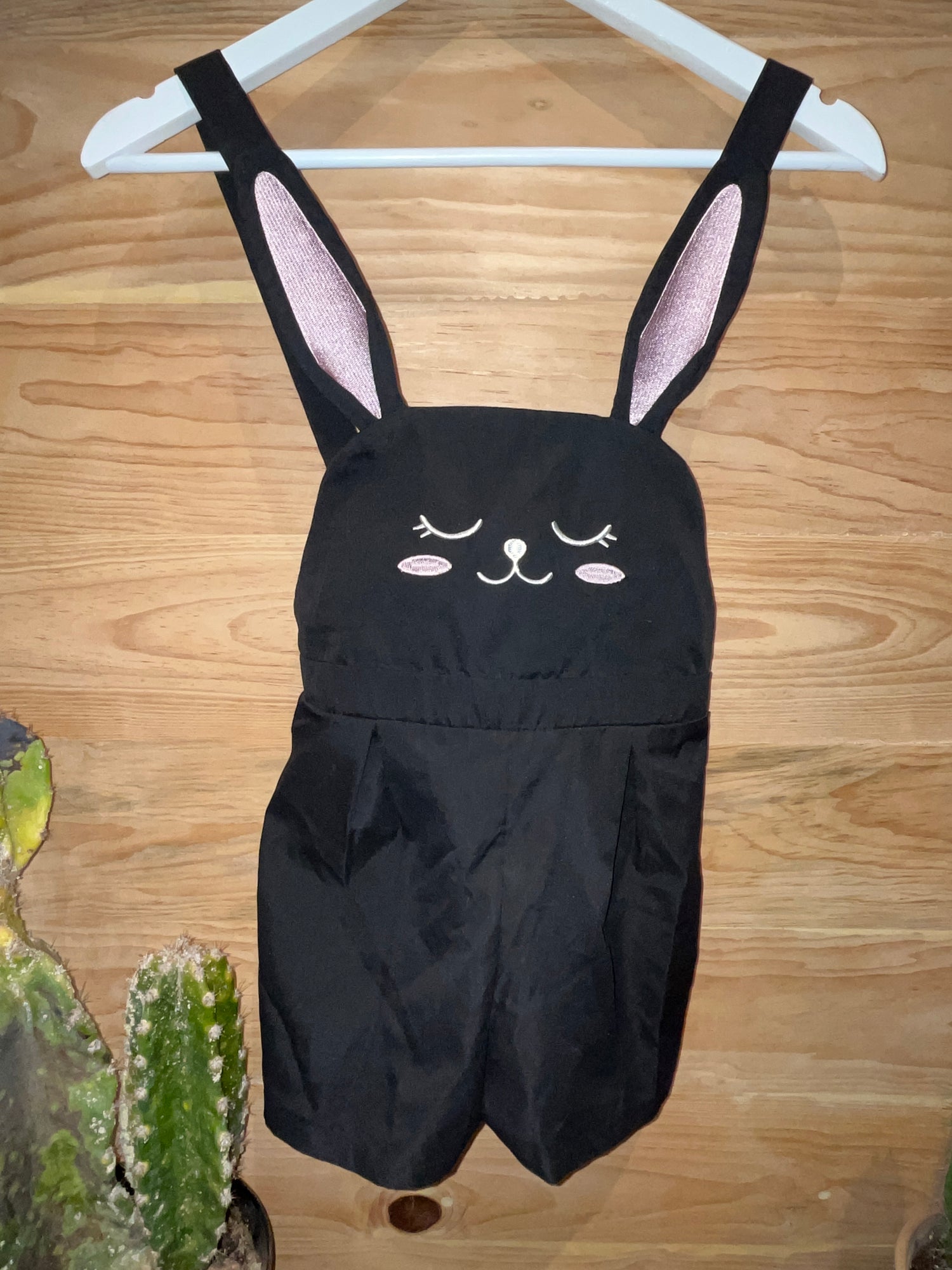 Mono con diseño de conejo para niña