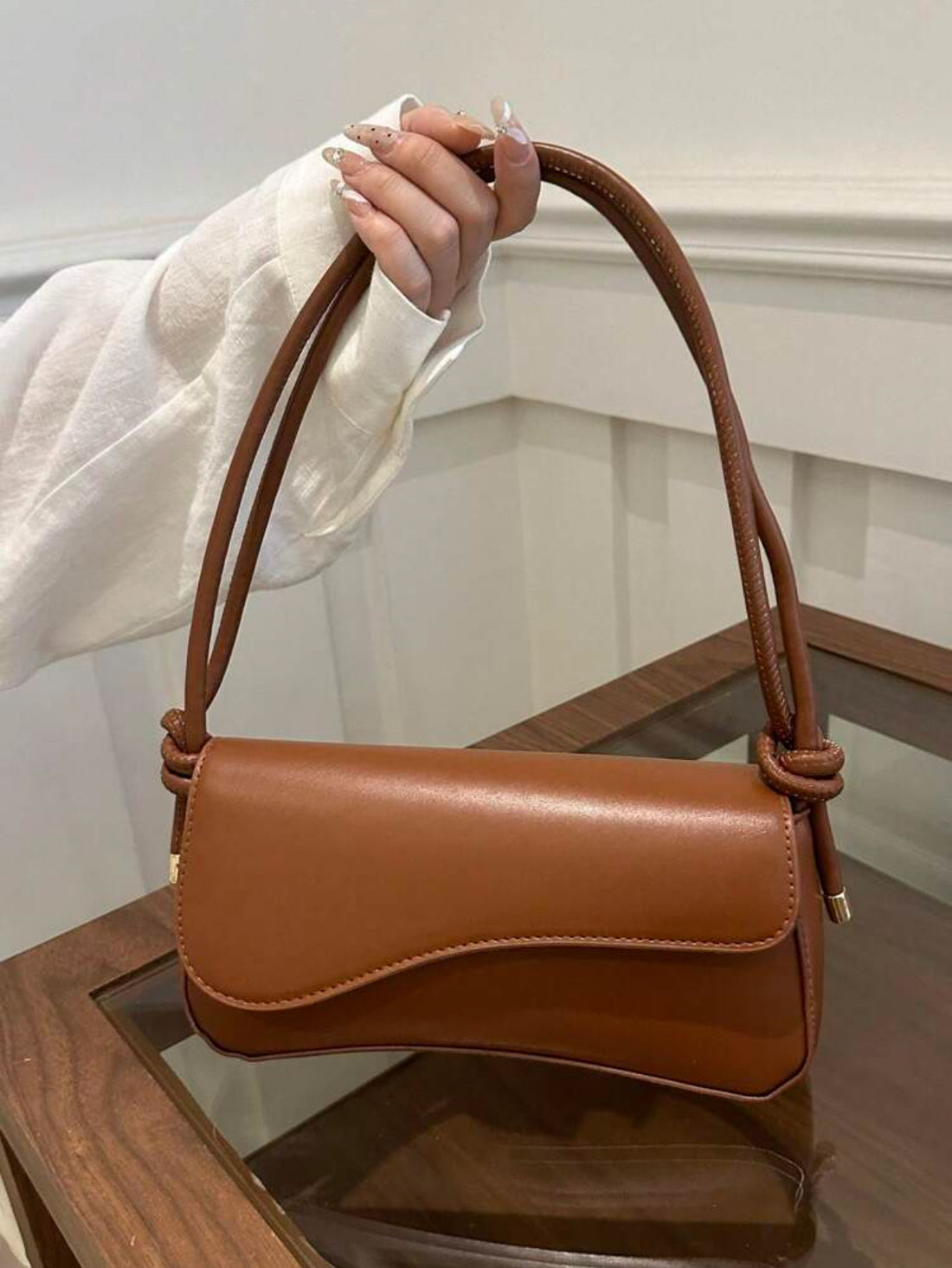 Bolso asimétrico con solapa AG25TQ09