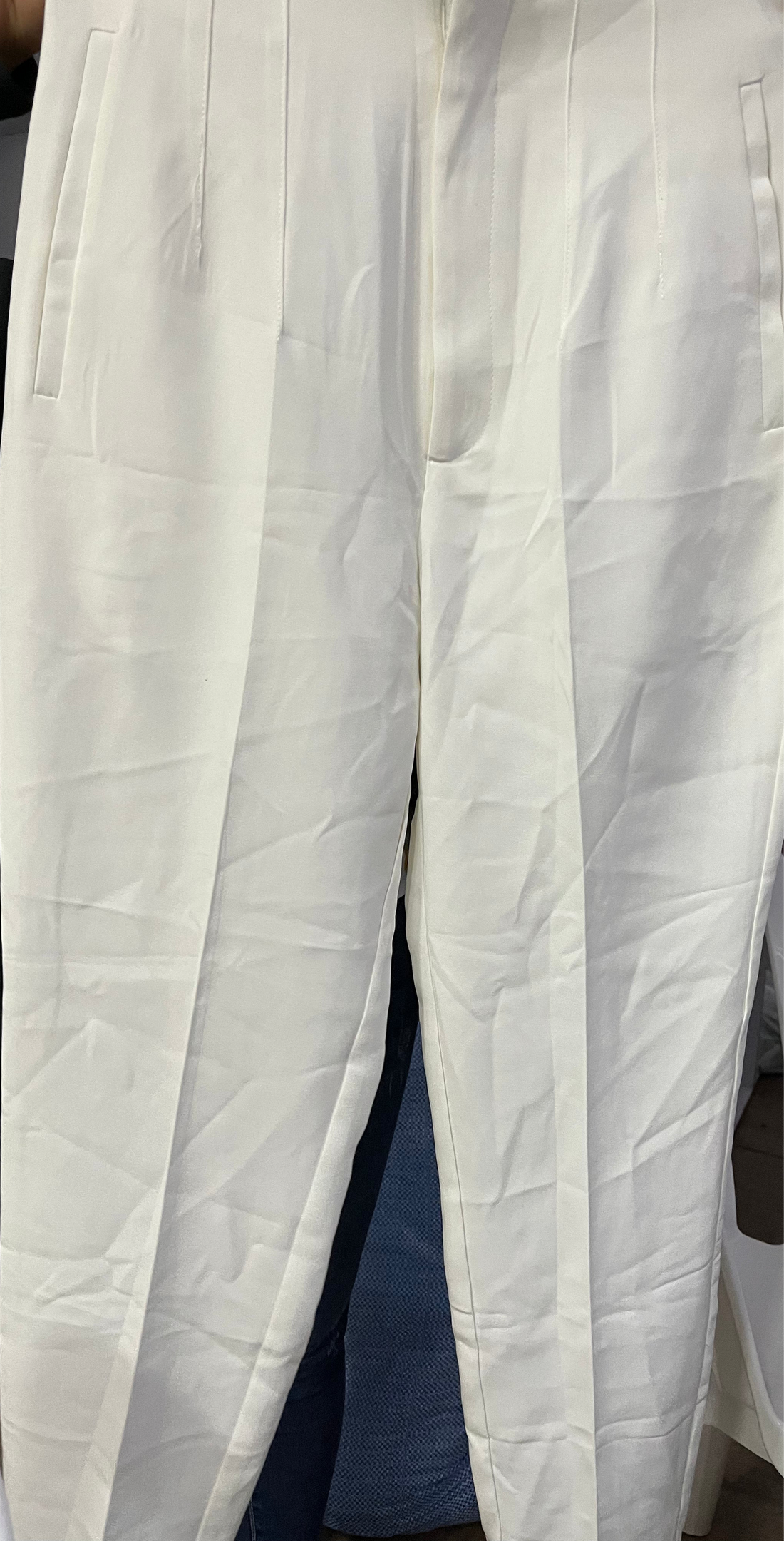 Pantalón de tela con pinzas A25QÑ010