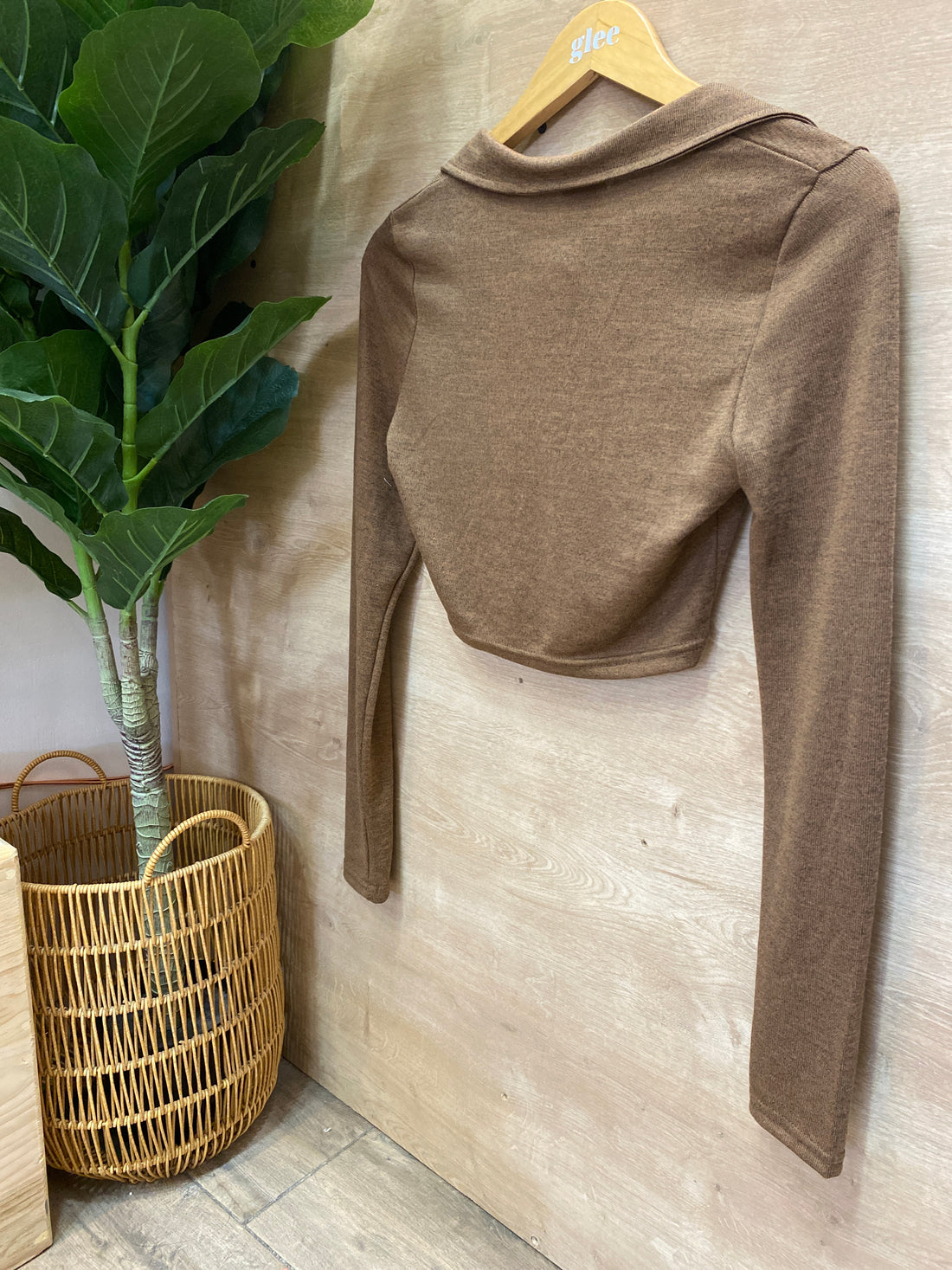 Jersey de cuello alto marrón J25RE04