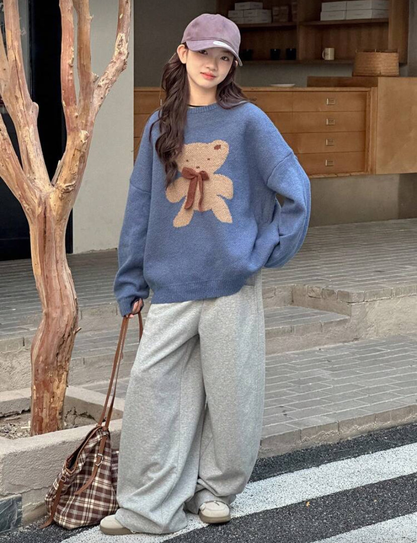 Suéter con estampado de oso E26XQ01