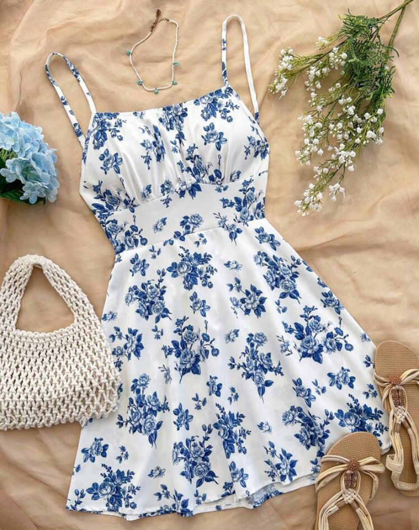 Vestido mini con tirantes de espagueti y espalda descubierta A25PS08