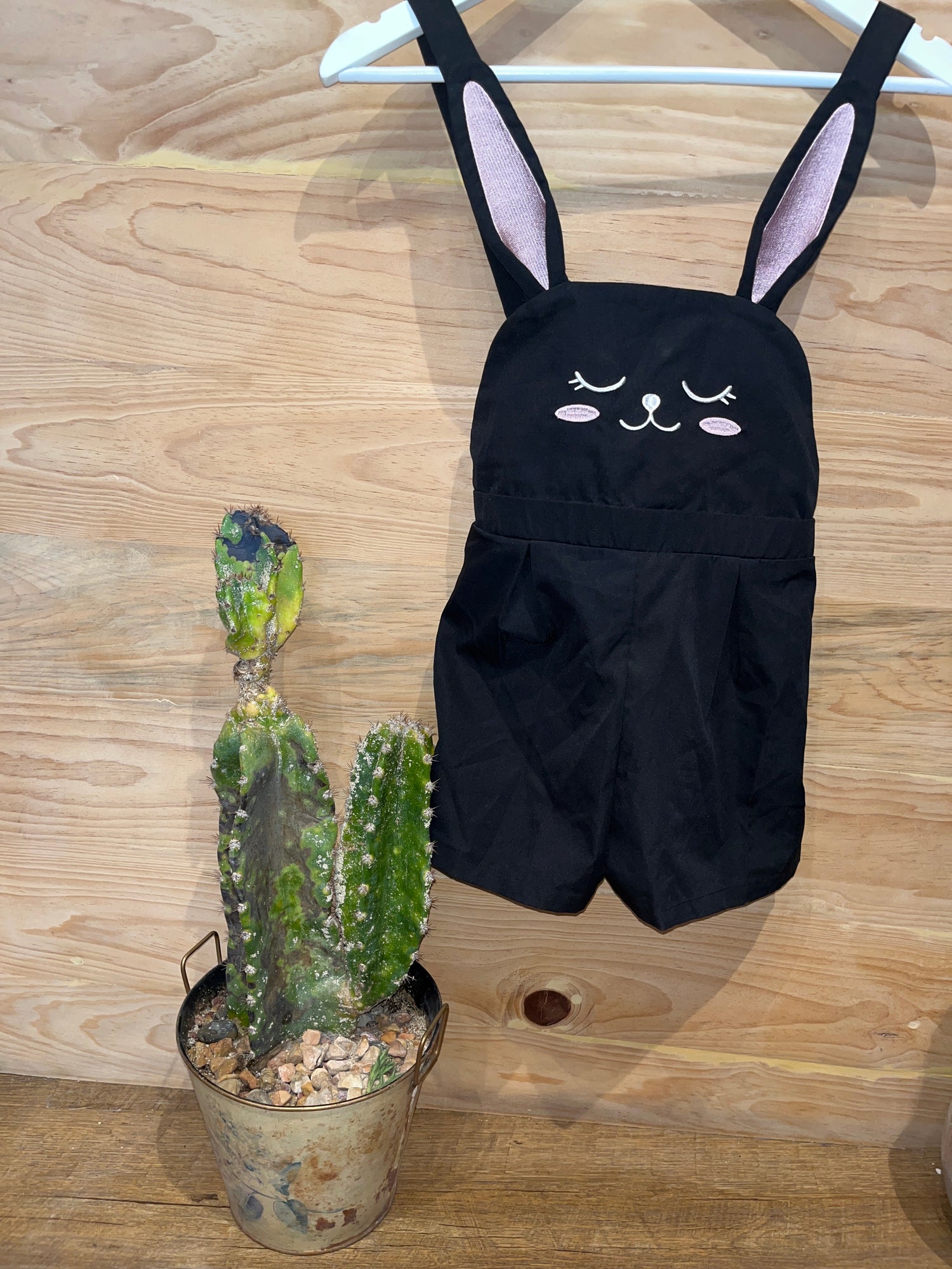 Mono con diseño de conejo para niña