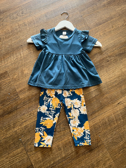 Conjunto de top y pantalones con estampado floral AR03