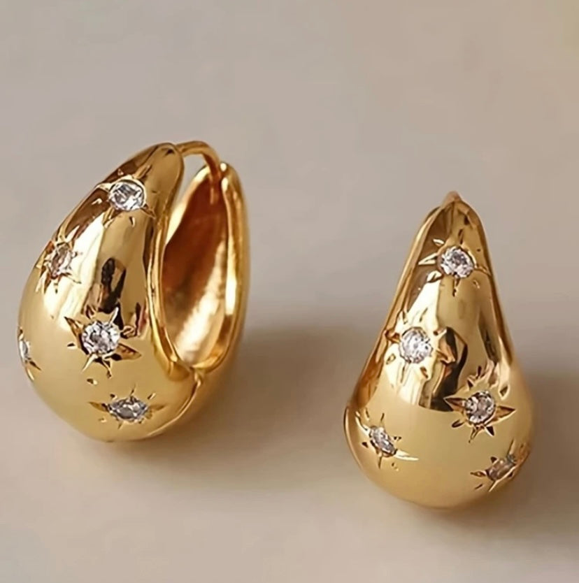 Luz radiante aretes moda con diseño de diamante M25ÑM06
