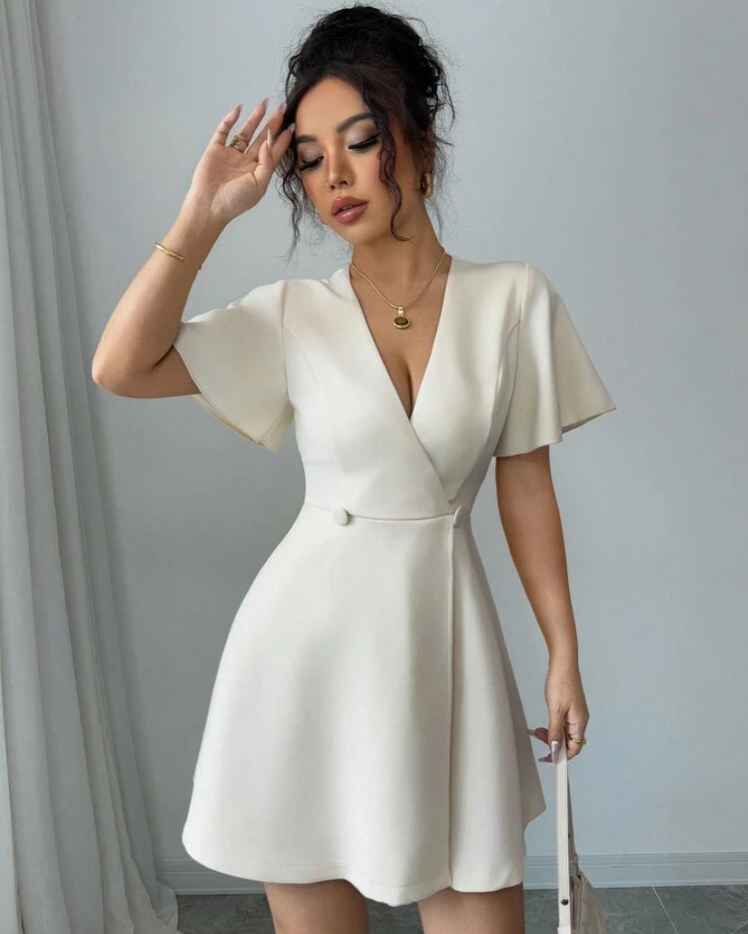 Vestido de manga corta cuello cruzado con volantes A25PL05