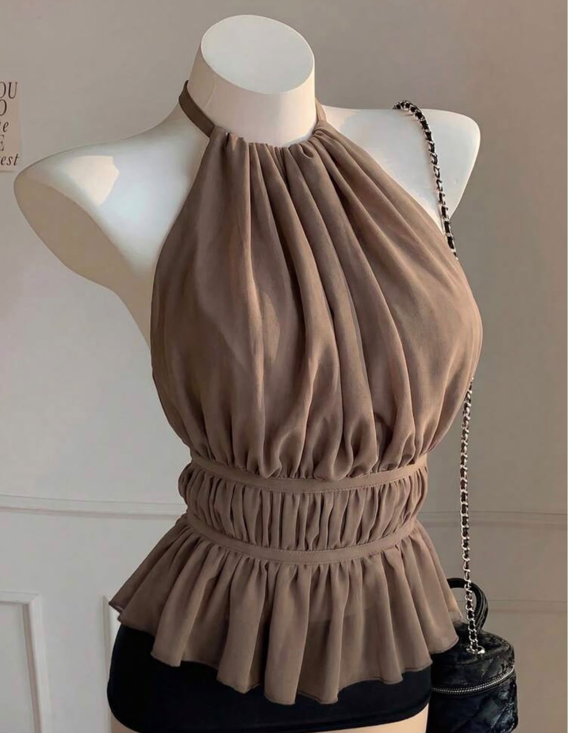 BLUSA SIN ESPALDA CON CUELLO HALTER JL26AF02