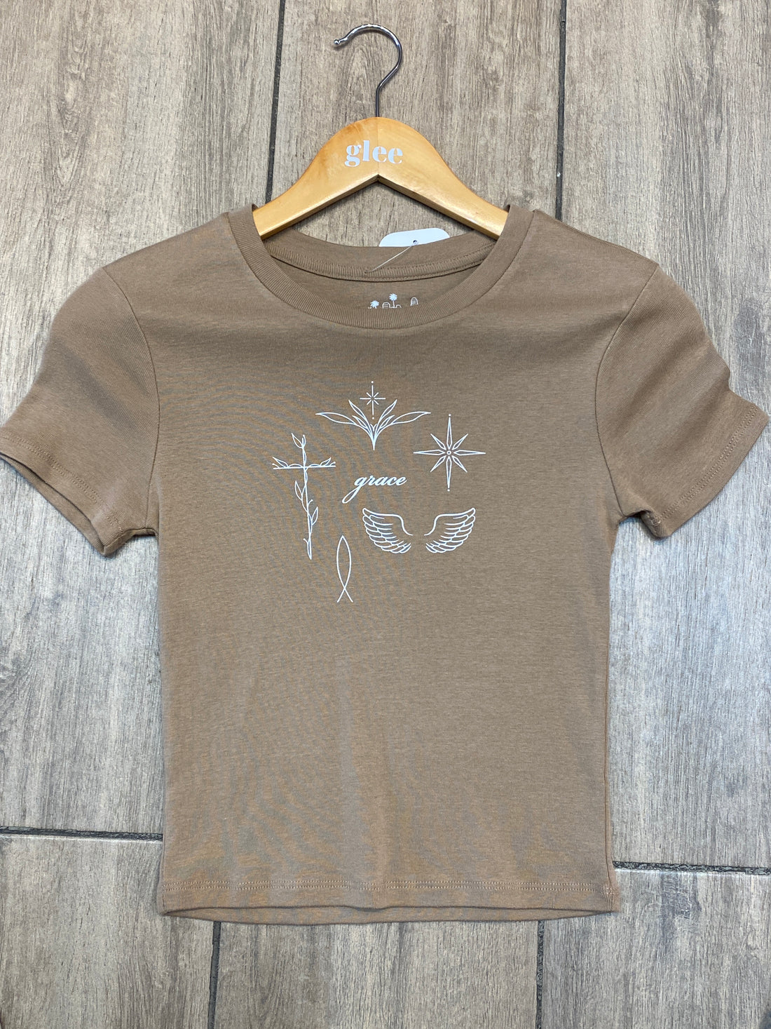 Playera OG Babe Café. U25AA02