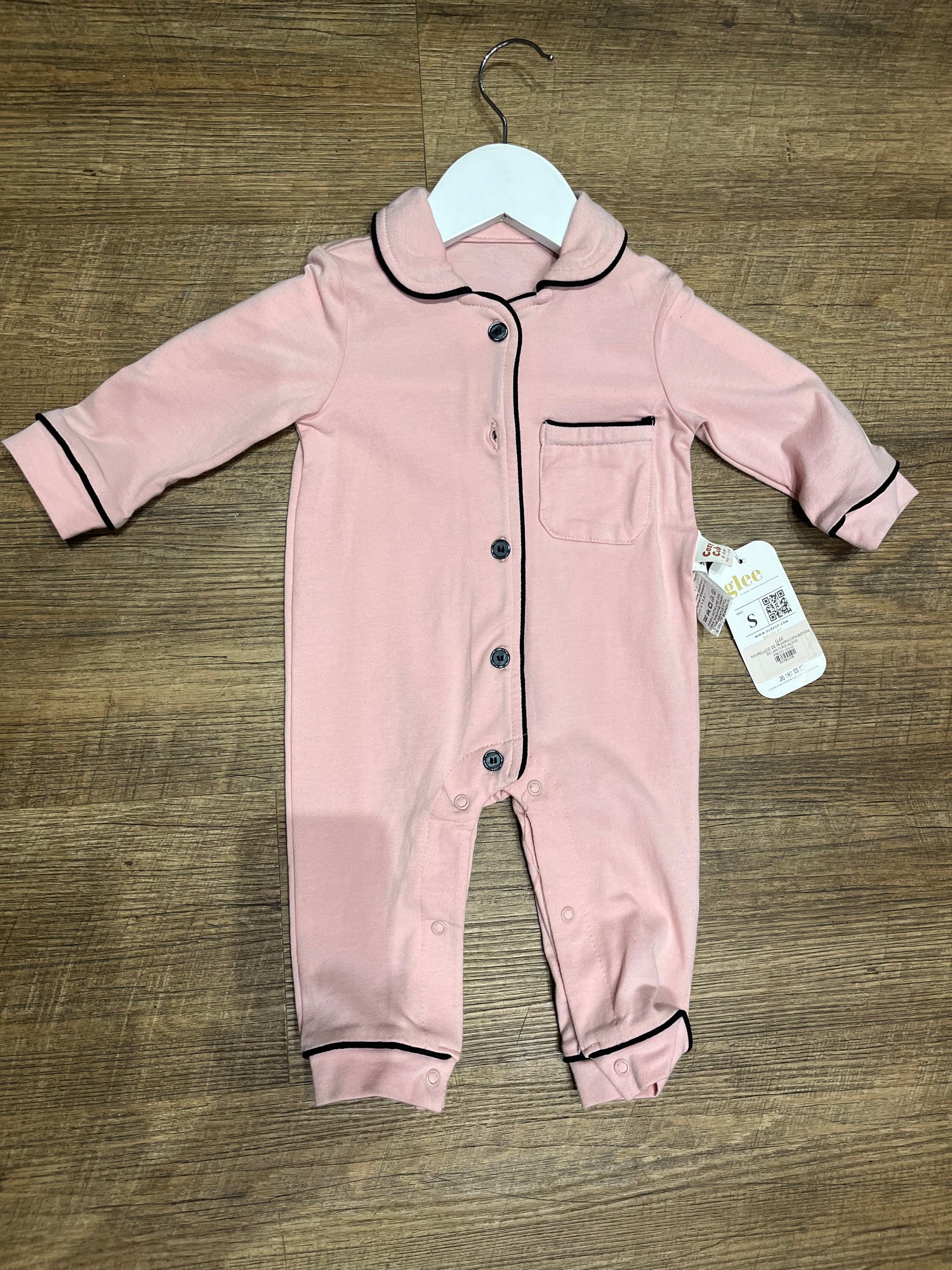 Mameluco de pijama con botón delantero AC010